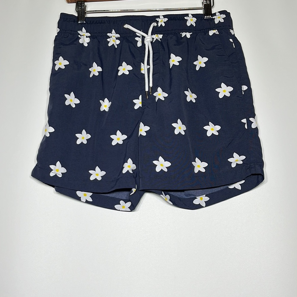 Troops of tomorrow shorts with flowers and side pockets and back pocket